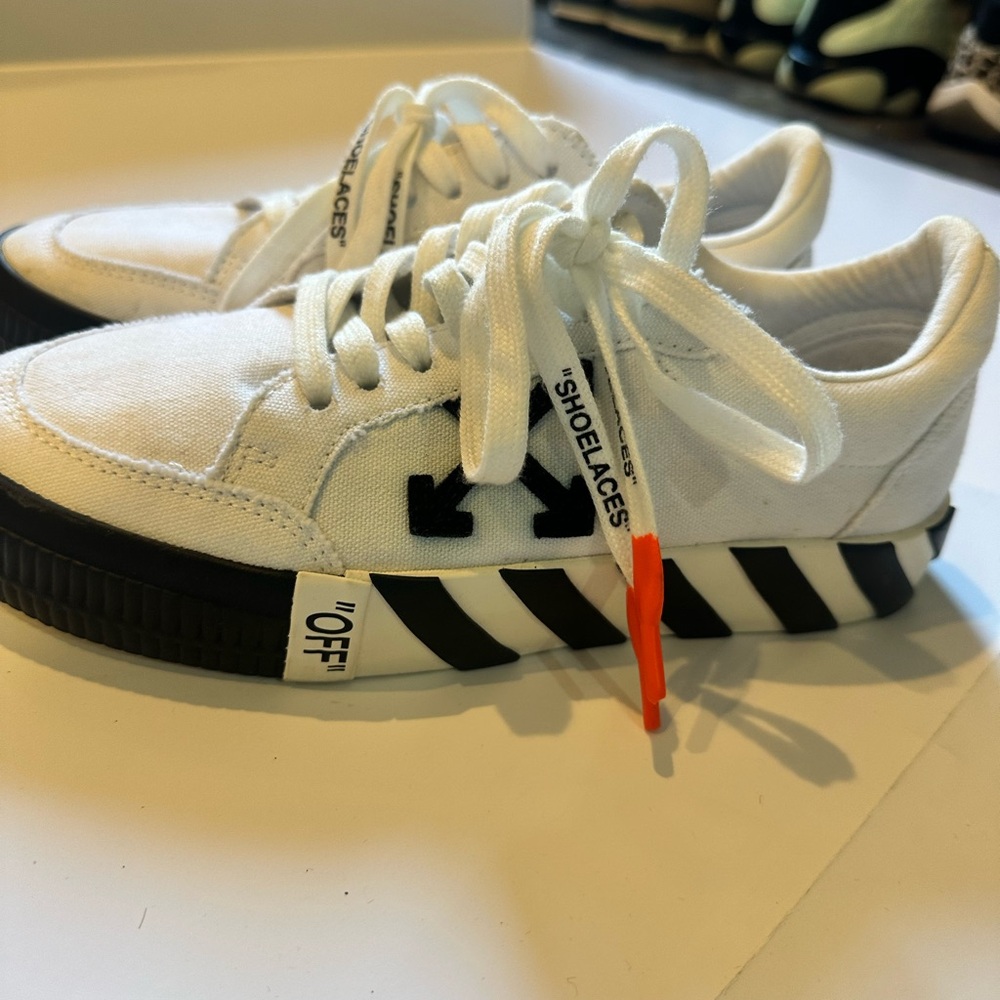 Off-White Womens - slight discoloring on side